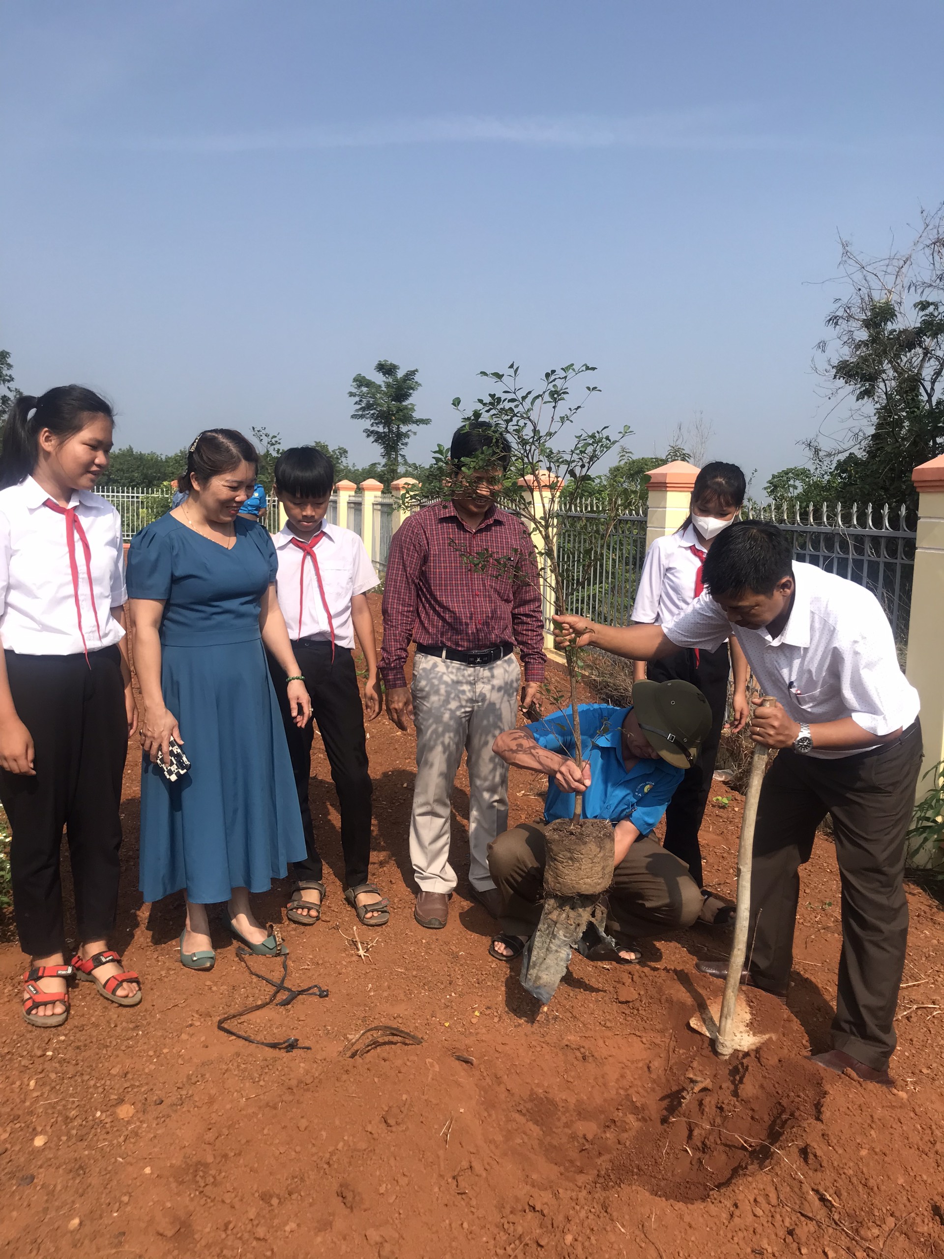 Phát động “Tết trồng cây đời đời nhớ ơn Bác Hồ” nhân dịp kỷ niệm ngày sinh nhật Bác 19/ 5/ 2023 